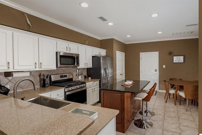 Building Photo - 110 N Valley Oaks Cir