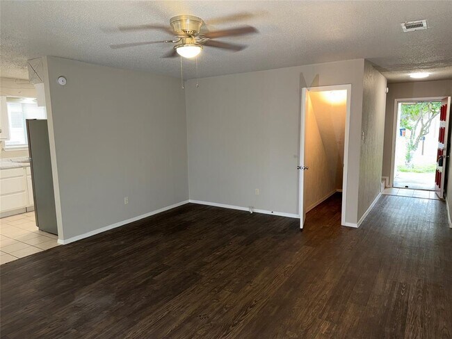 Building Photo - 7318 Lunar Dr