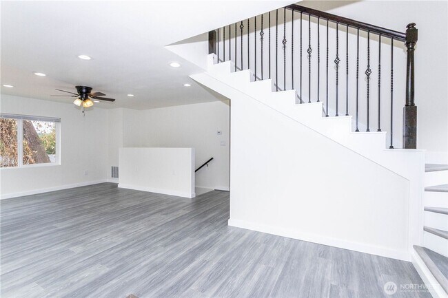 Building Photo - Beautifully Renovated 4-Bedroom Home in De...