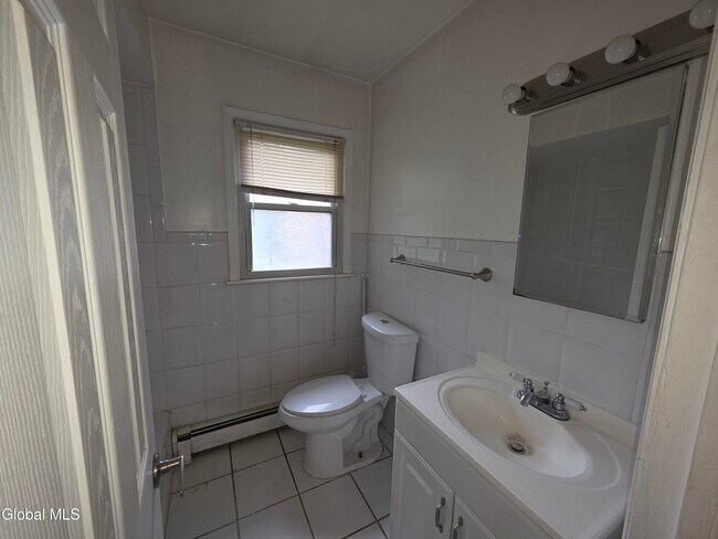 Building Photo - 15 Ashdown Rd