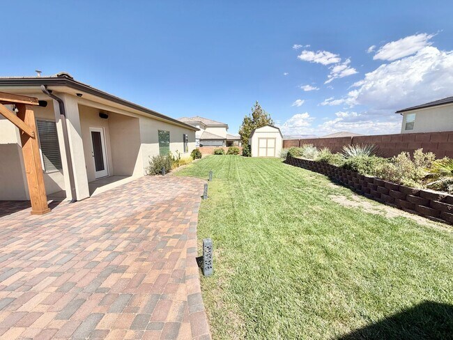 Building Photo - 1794 E Sunshine Trl