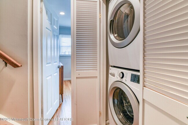 Building Photo - 6 1/2 Embury Ave