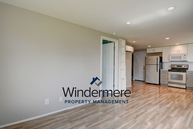 Building Photo - Charming 1 bed 1 bath With A View