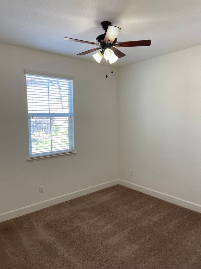 Building Photo - Turnstone Community off Iron Point & Prairie City. 4 Bdrm, 3 Bath - Walk to nature trails, park, ...