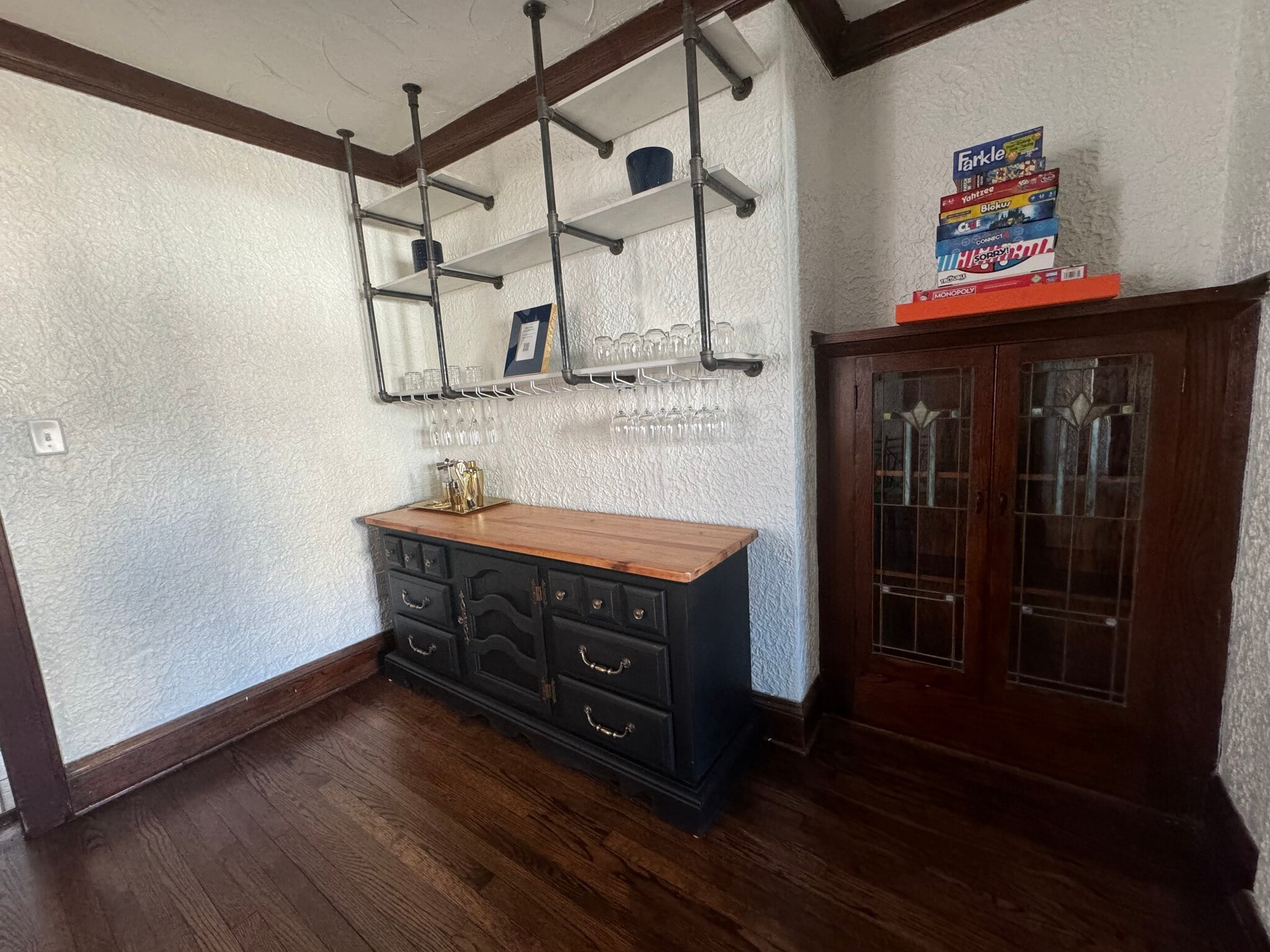 Dining room - 821 E Pearson St