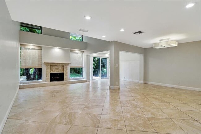 Building Photo - 6012 Glendale Dr