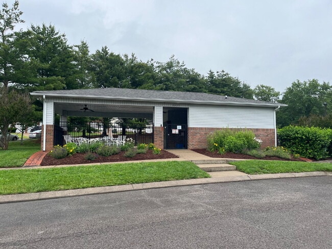 Building Photo - "Charming Franklin Retreat: 3-Bedroom Have...