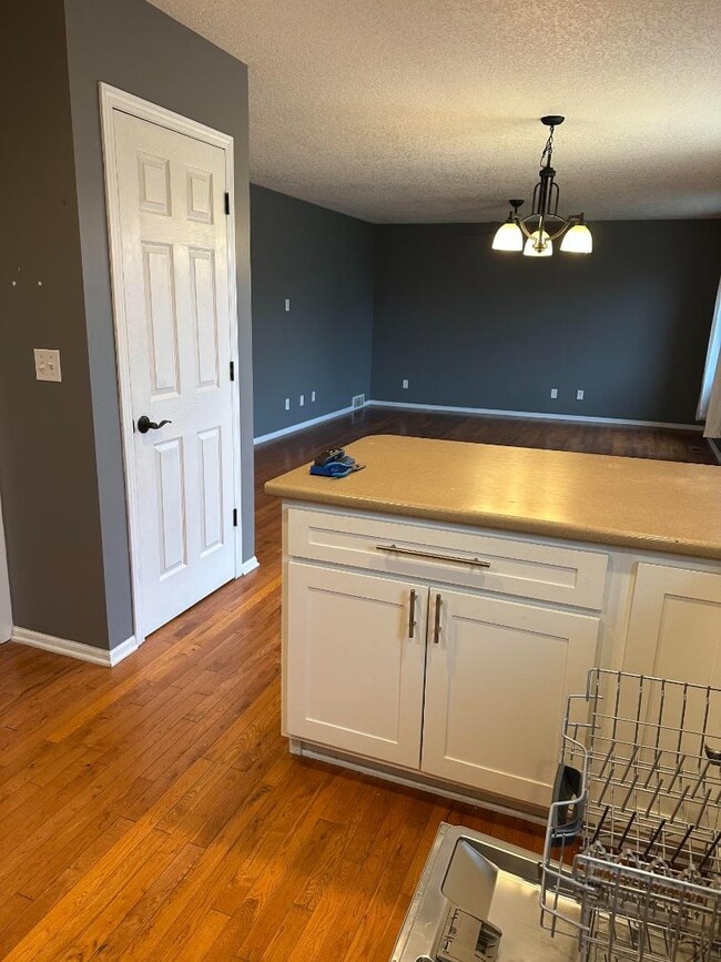 Building Photo - 658 Meadow Cir