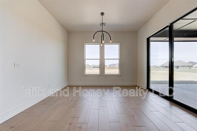 Building Photo - 1007 River View Dr