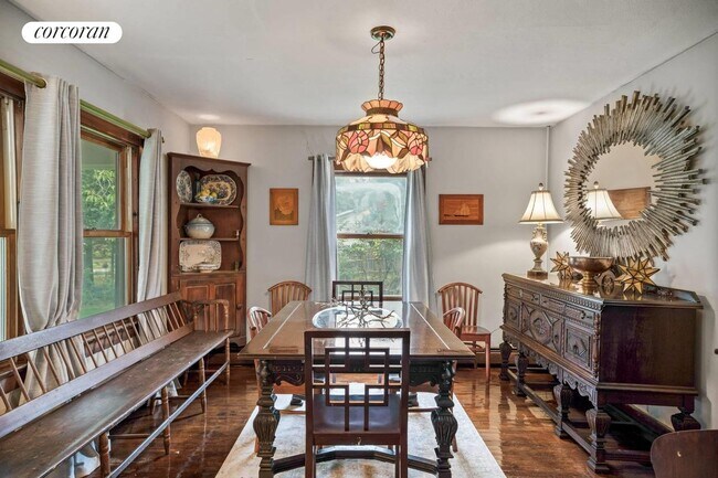 Building Photo - 2976 Noyack Rd