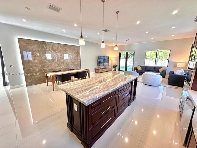 Building Photo - 15750 SW 90th Ave