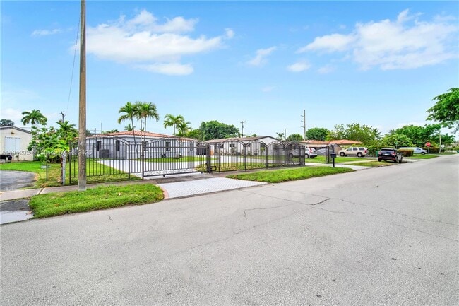 Building Photo - 1230 SW 86th Ct