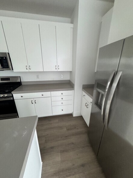 Building Photo - 188 1700 W