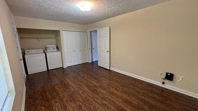Building Photo - 133 Clover Valley Cir