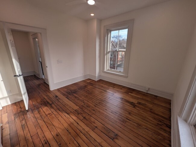 Building Photo - Gorgeous New 1 Bed 1 Bath Apartment in Historic Covington