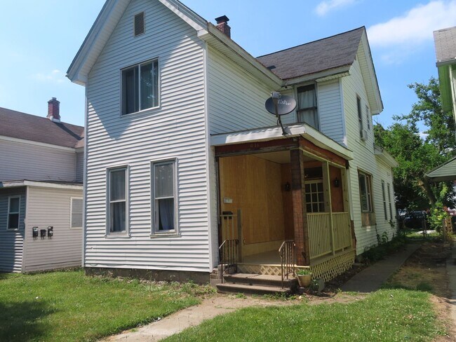 Building Photo - 1026 Stophlet St