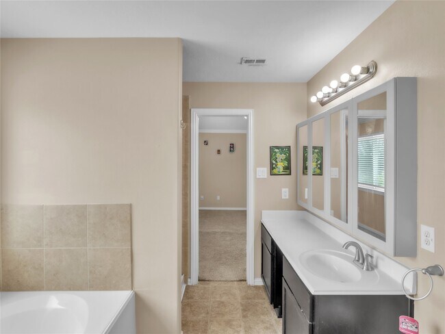 Building Photo - 1418 Banbury Ct