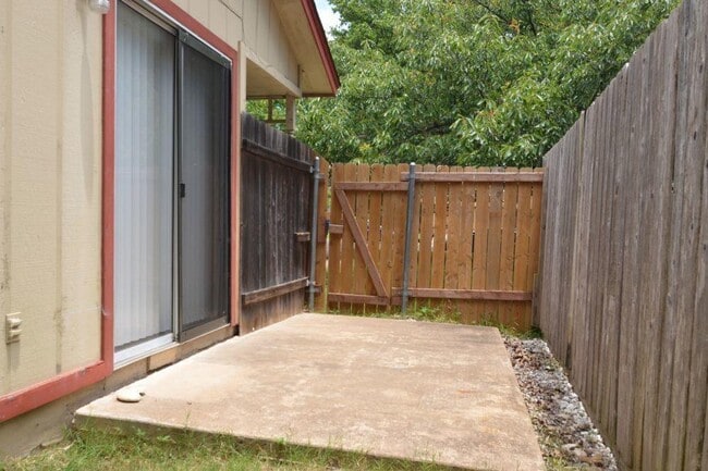 Building Photo - 12206 Alderbrook Dr