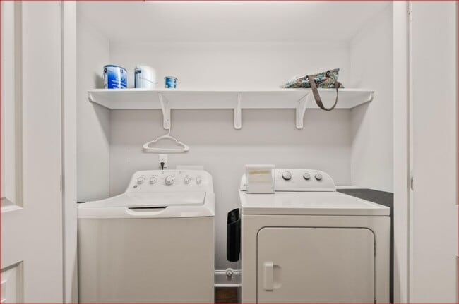 Building Photo - 7324 Shellburne Dr