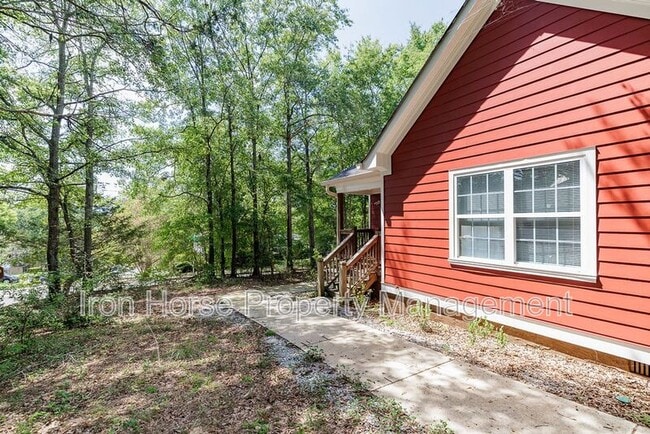 Building Photo - 205 Third Street