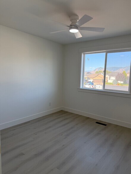 Building Photo - 266 S 1400 W