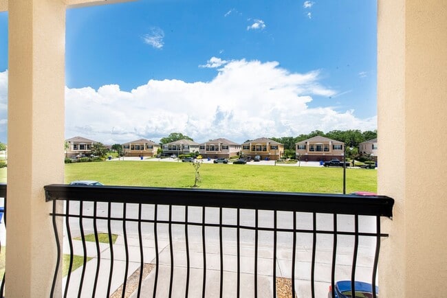 Building Photo - Elegant 2 bedrooms/2 bath condo located in St. Cloud with 1-Car garage