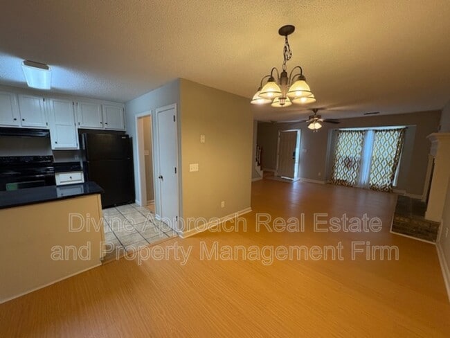 Building Photo - 830 Jamestown Manor Park
