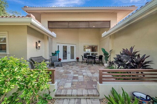 Building Photo - 1038 Contento St