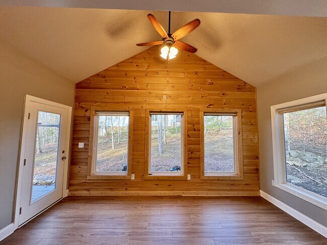 Building Photo - 293 Elohi Way