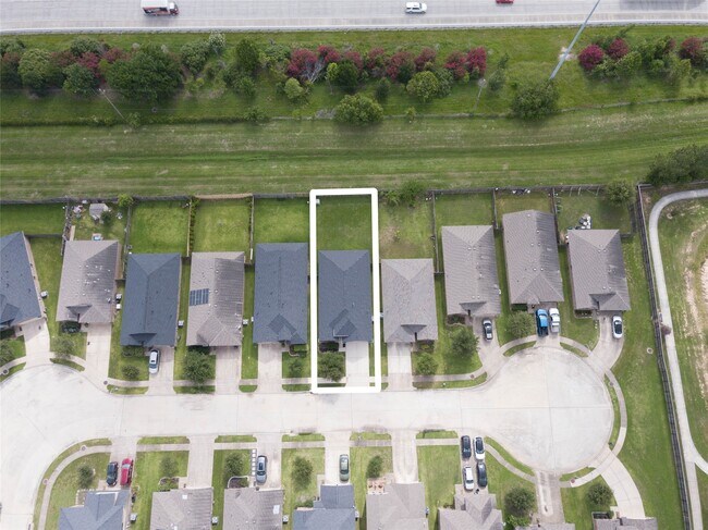 Building Photo - 24423 Raindrop Poppy Dr