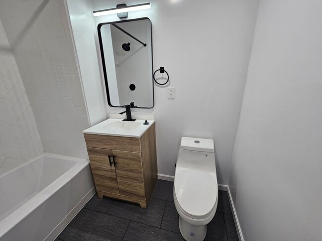 Building Photo - Fully Rehabbed 3 bedroom 2 bathroom house ...