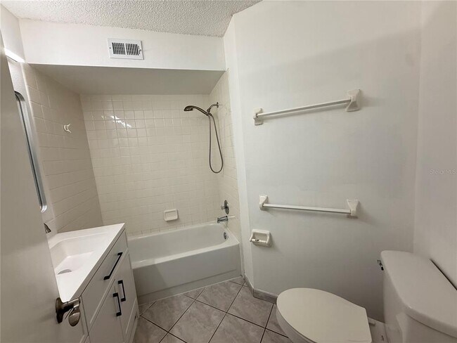 Building Photo - 3900 Southpointe Dr