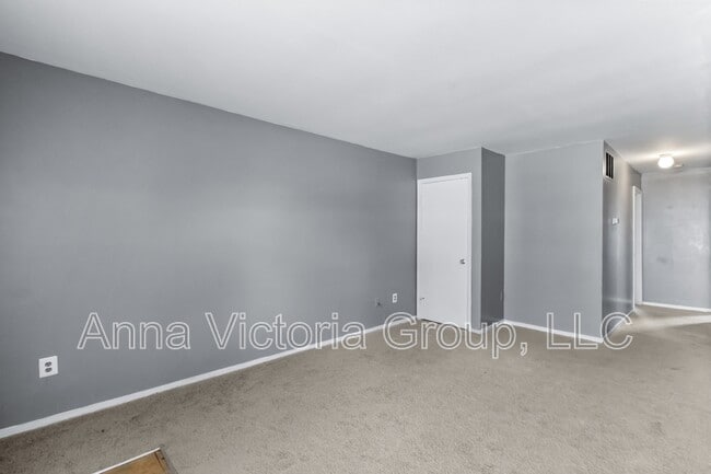 Building Photo - 5307 Valiquet Ave