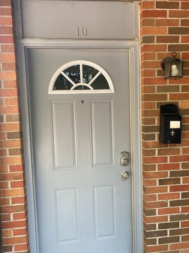 Building Photo - 2BR/1BA East Campus - Short Distance to Campus!! Coin-operated washer/dryer on-site.