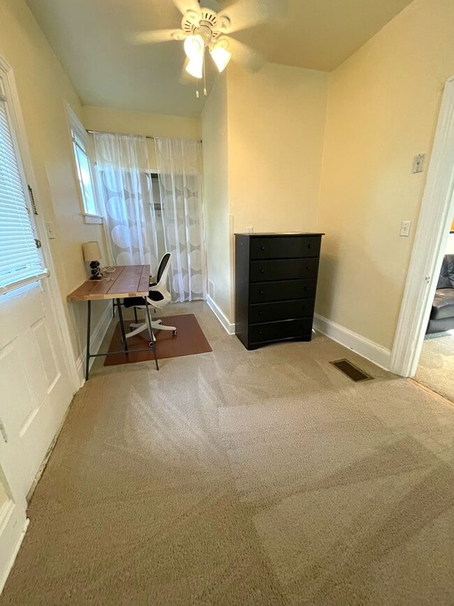 Building Photo - 413 W Liberty St