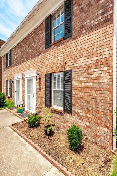 Building Photo - 288 Donna Dr