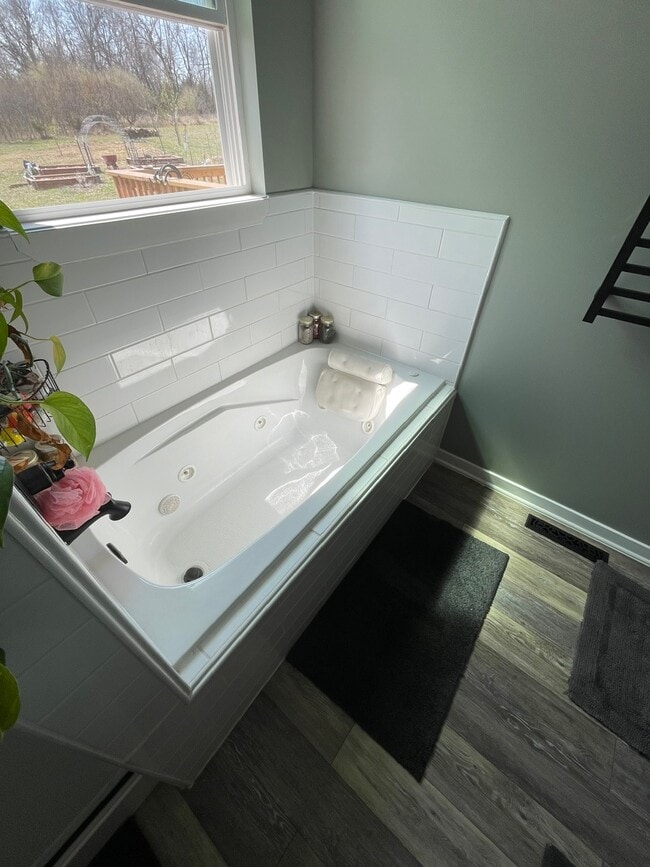 Building Photo - 1010 Deer Run