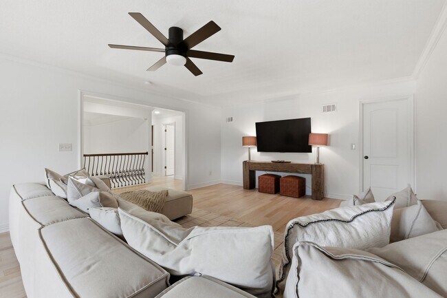Building Photo - {10500} Luxury Living in Mills Crossing Estates +  Spacious Floorplan with Designer Finishes