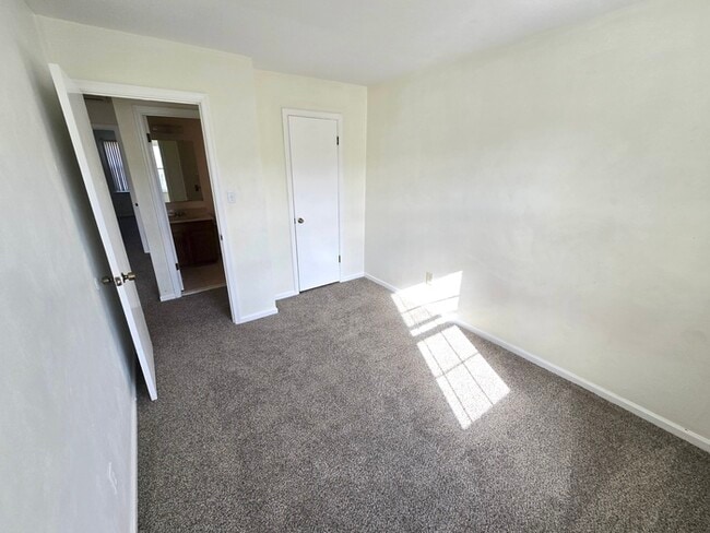 Building Photo - 5221 Johnstown Ln