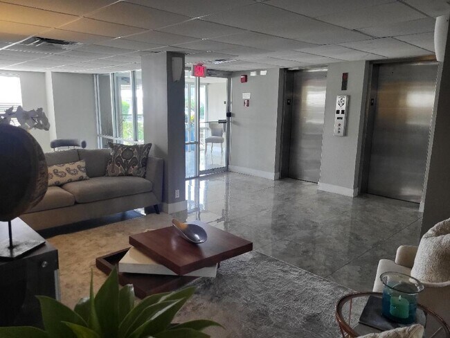 Building Photo - 550 Bayshore Dr