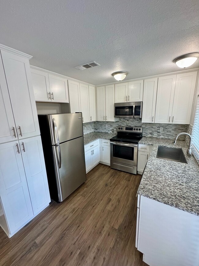 Building Photo - 3003 Lemmontree Ln