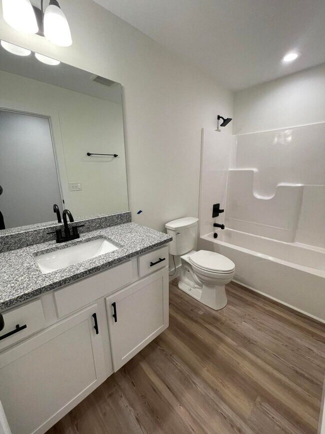 Building Photo - 213/215 Wyldwood