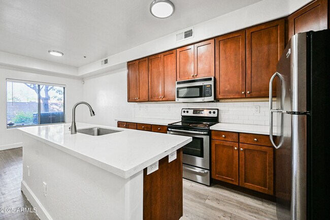 Building Photo - 4608 W Maryland Ave