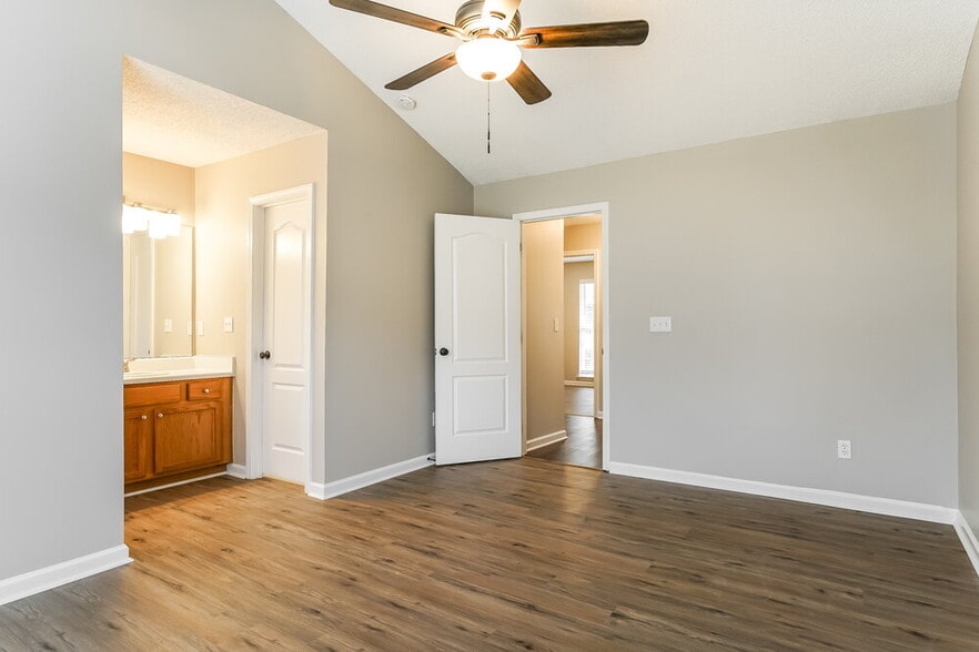 Building Photo - 5515 Scenic Brook Ln