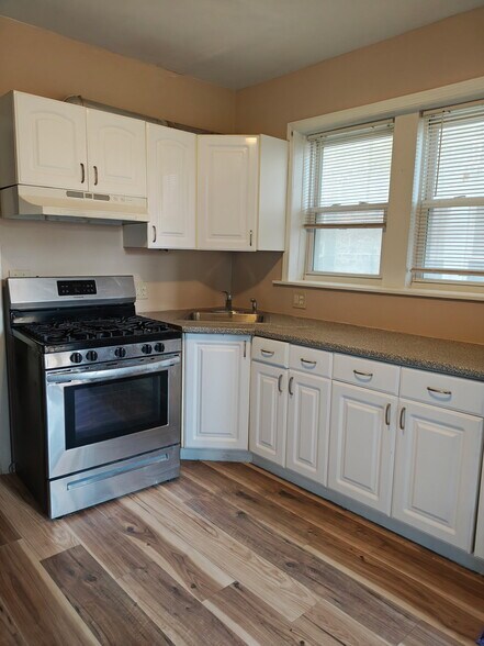 Building Photo - 6037 N Mozart St