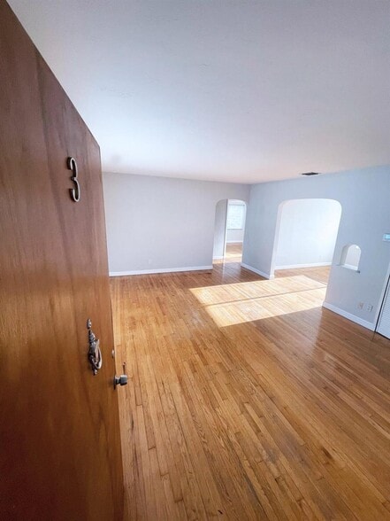 Building Photo - 530 SW 10th St