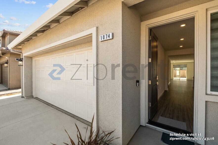 Building Photo - 1074 Osprey Dr