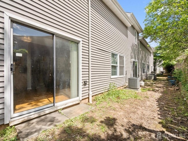 Building Photo - 30 Renaissance Ln
