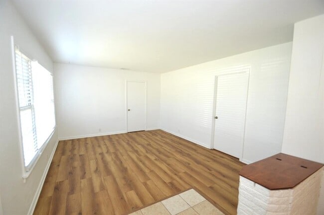 Building Photo - 1211 Ridgemont Dr