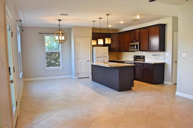 Building Photo - 416 Tropical Way